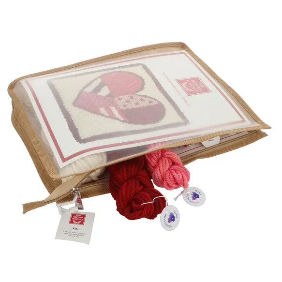 The Oxford Company - Punch needling kit hart rood 61x61cm